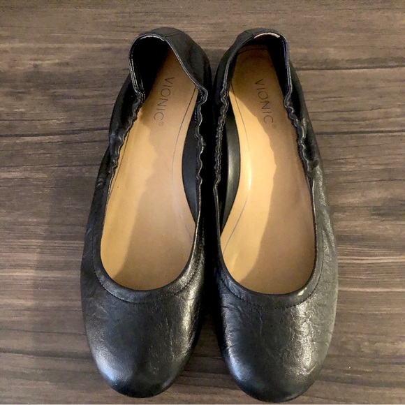 Vionic Alexa Black Leather Slip On Elastic Topline Ballet Flats - Picture 3 of 12